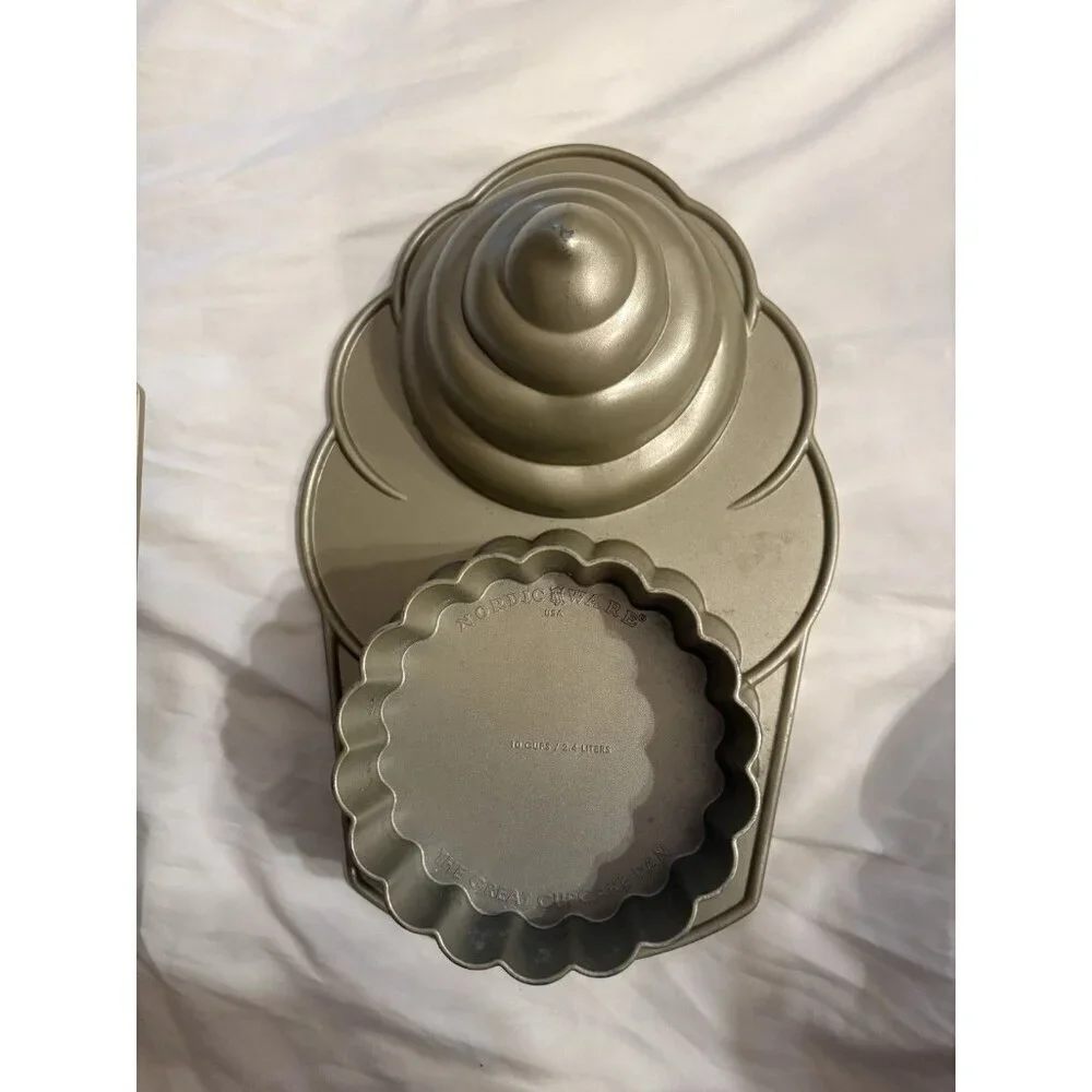 Nordic ware baking pan Giant Cupcake Nordicware